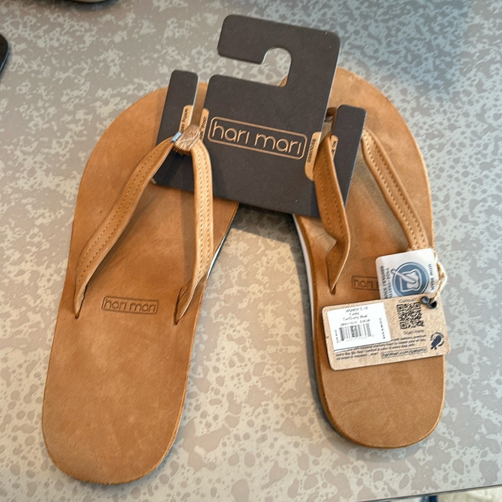 Hari Mari women’s flip flops size 10, tan with blue sole, so cute